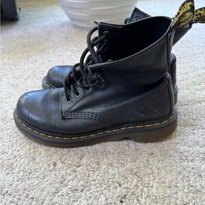 Women’s Dr. Martens 1479 Black Leather Lace-Up Boots. Size 7.